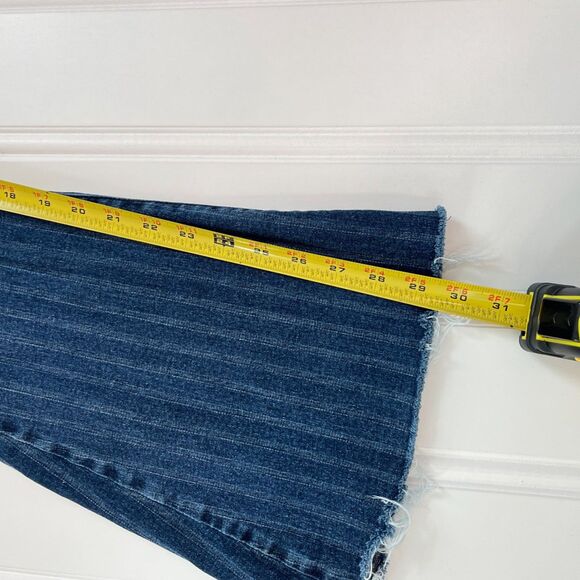 Uniq by Litz Mid Rise Flare Pin Stripe Jeans Size 25 - Picture 8 of 10
